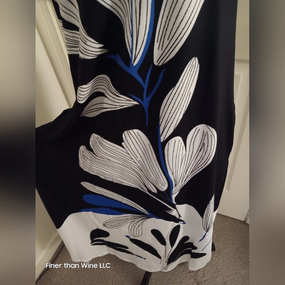Floral sleeveless black, white, and blue full-length Pocket Dress Women's Size S - Picture 4 of 5